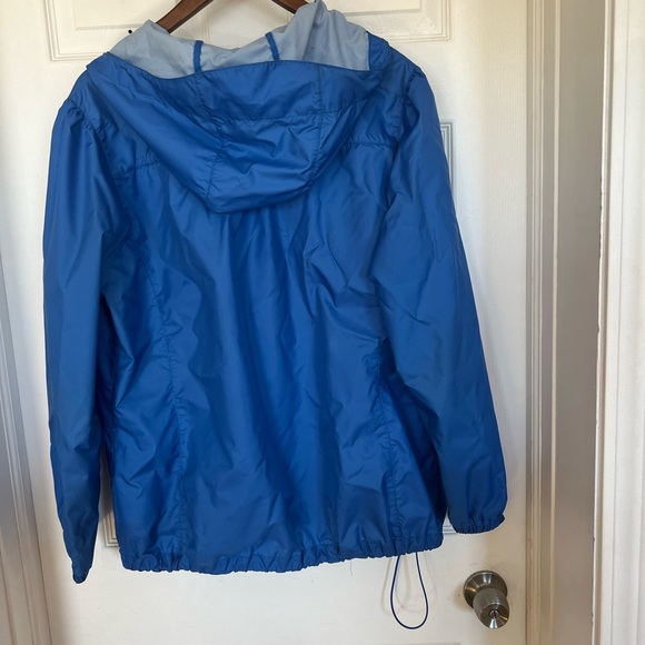 SOLD!!!Columbia Women Wind Breaker - Picture 2 of 3